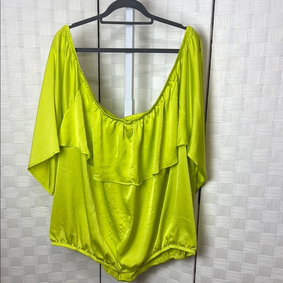 Torrid Women's Lime Green Off-Shoulder Top - Picture 4 of 4